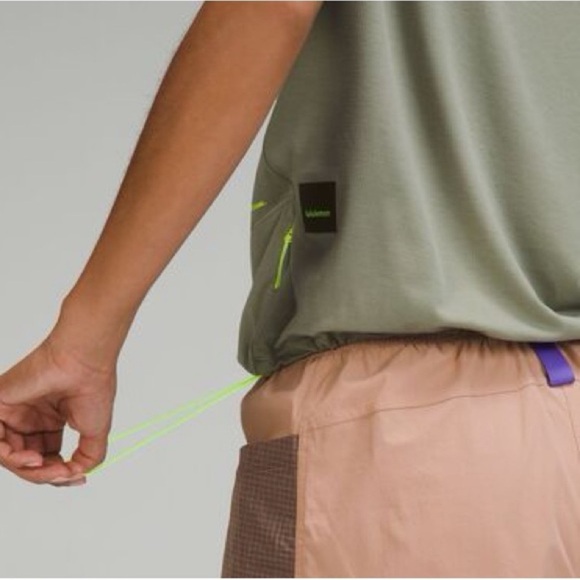 Lululemon Lightweight Cinched Hem Hiking T-ShirtLaurel Green Top Shirt - Picture 6 of 6